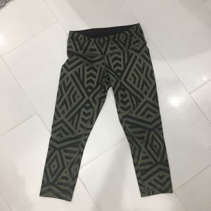 Lulu leggings size 6